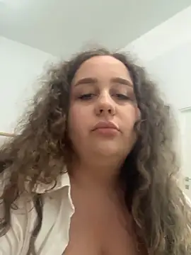 CurlyMaddie webcam