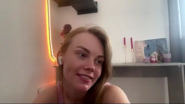 SunnyStrike live cam on StripChat