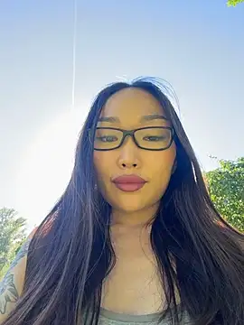 trytomakememoam webcam