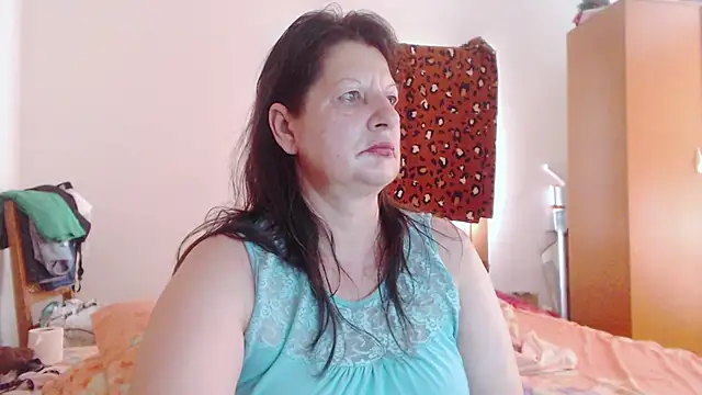 ExtasyMature live cam on StripChat