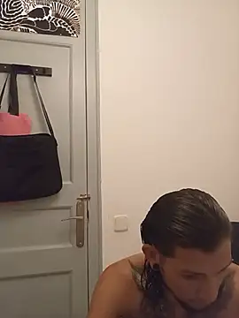 boyrolo24 live cam on StripChat