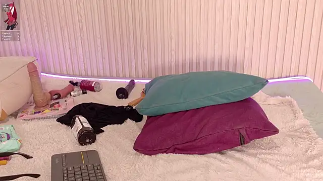 MiaJanss live cam on StripChat