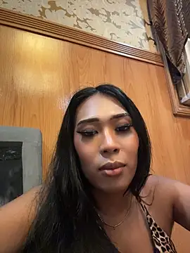 hugecock_tamira live now