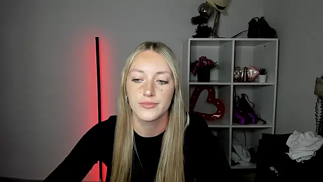 EvelynBlond webcam
