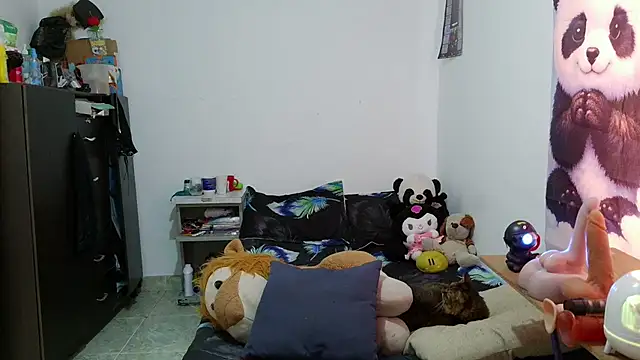 curly_greeneyed webcam