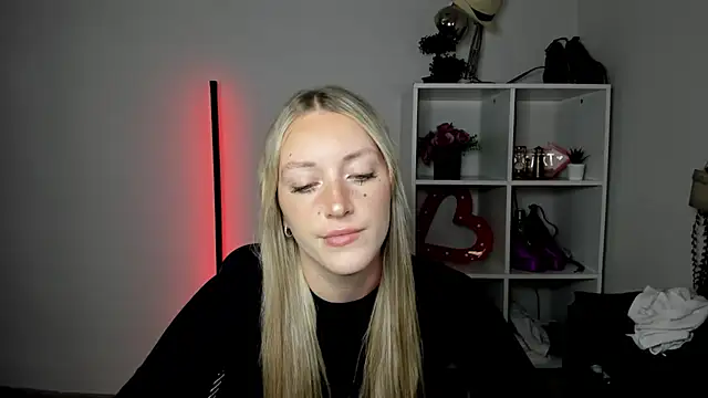 EvelynBlond webcam