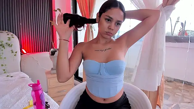 CarolineFyre webcam