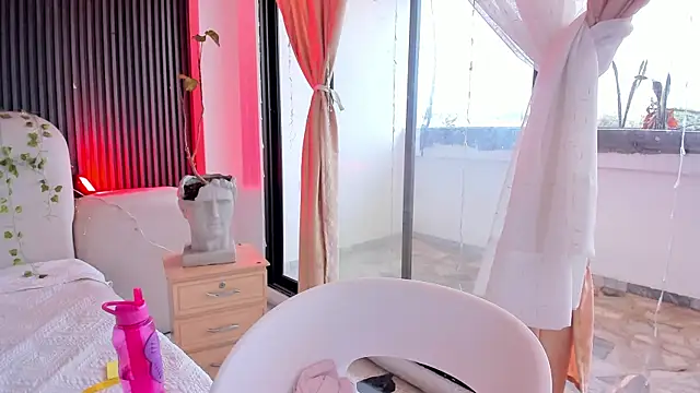 CarolineFyre webcam