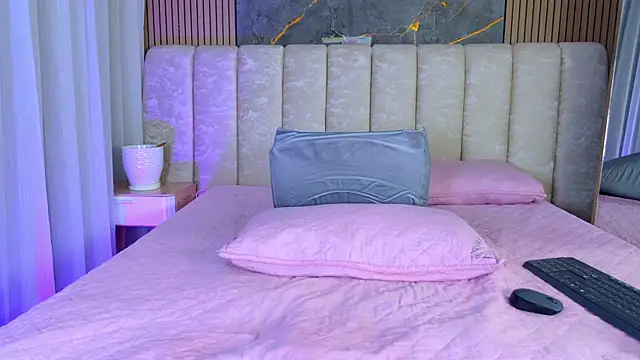 mia_scot webcam