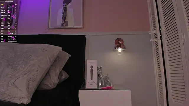 elodie_walker live cam on StripChat