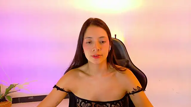 Sarasavage live cam on StripChat