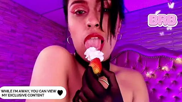 Roxanne_Han live cam on StripChat