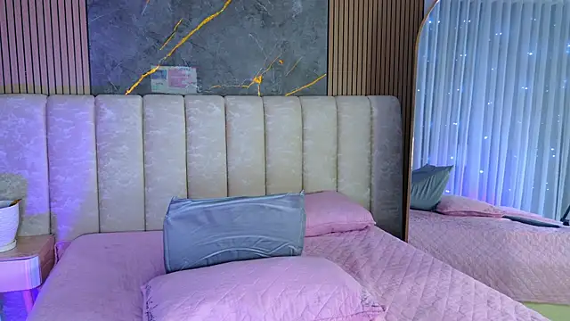 mia_scot webcam
