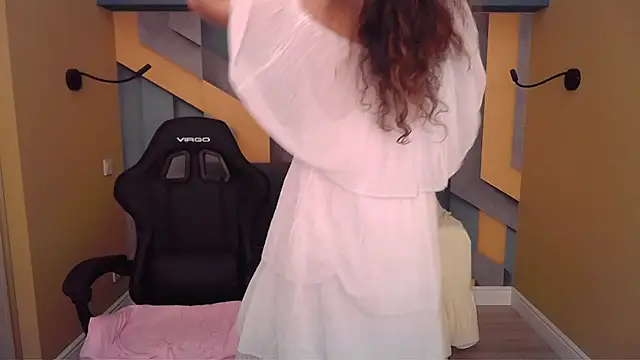 EllaLong webcam