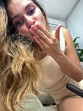 cuteluci_ webcam