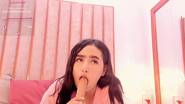 Zoe_Monrow webcam