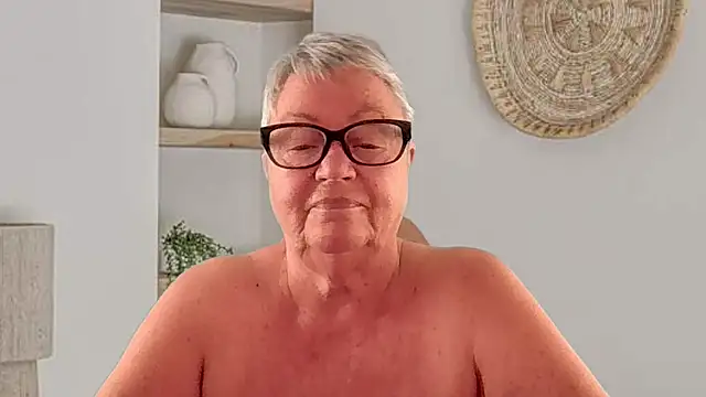 Mystery-Grandmother webcam