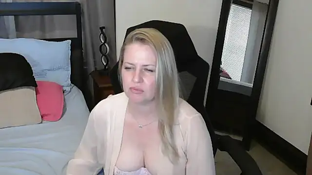 HollieBim webcam