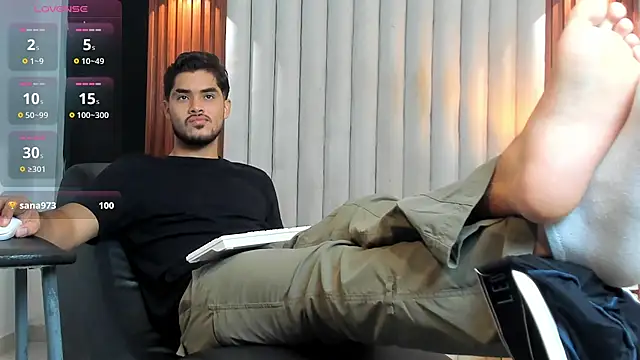 luciano_vitale live cam on StripChat