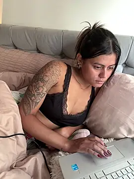 RachelWeisz_ webcam