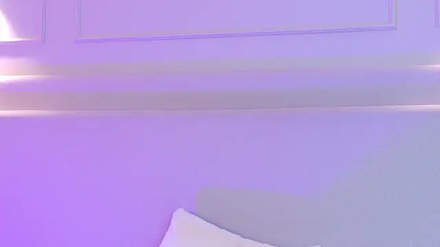 NaomiKlarc webcam