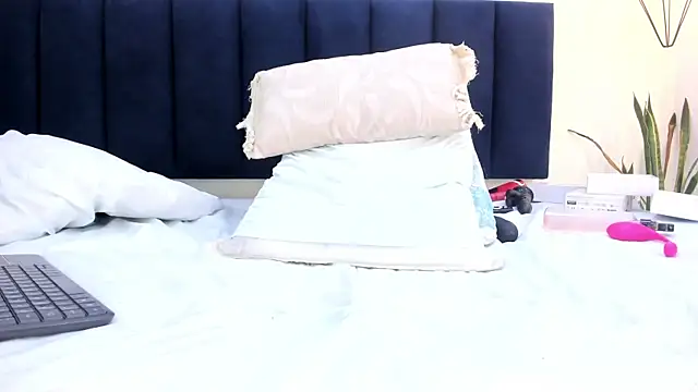 mayaevansmg live webcam