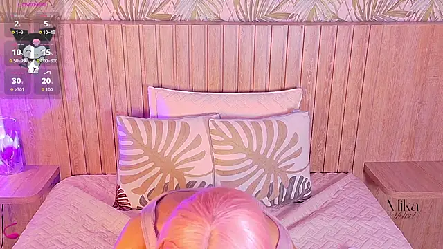 Mikavelvet08 webcam