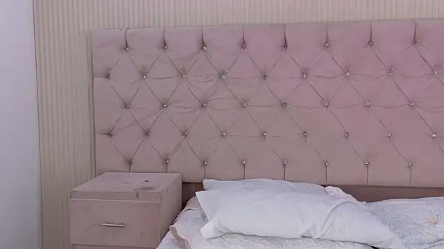 ZarinaWynne webcam