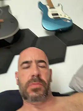 Italianstallion2756 live cam on StripChat