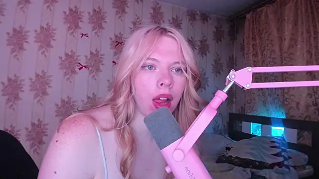 Cutie_Bambi webcam