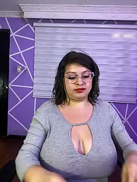 MiiaaJoness webcam