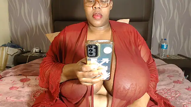 BoobsQueen46K webcam
