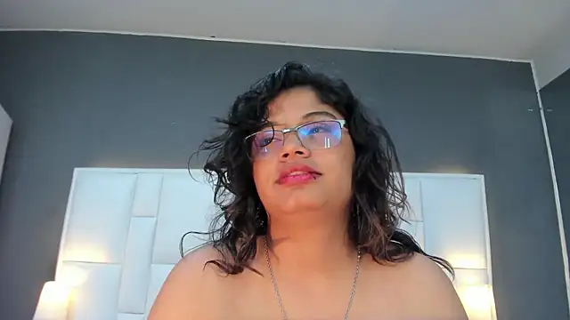 yeral2017 live cam on StripChat