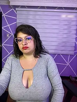 MiiaaJoness webcam