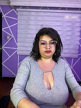 MiiaaJoness webcam