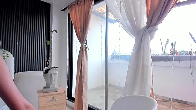 CarolineFyre webcam