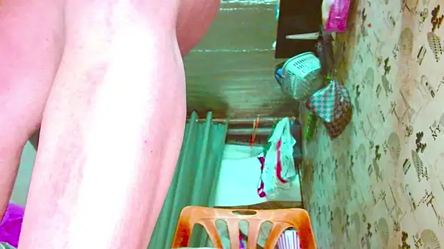 HugeCockCumsAlot webcam