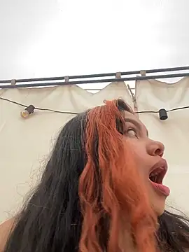 MelodyyXXX live cam on StripChat