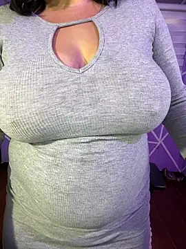 MiiaaJoness webcam