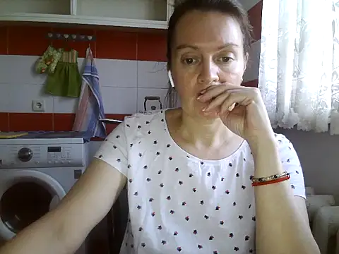 LoveNBloom webcam