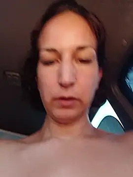 lucia_1988 (F milf) - Squirtt on your face outside