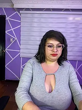 MiiaaJoness webcam