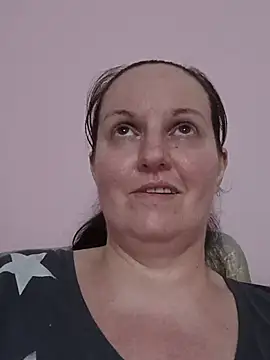 BustyLadyAlma webcam