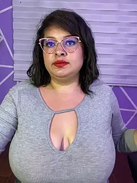 MiiaaJoness webcam
