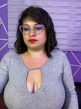 MiiaaJoness webcam