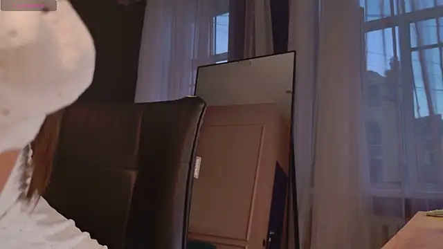 EmiliaDreams webcam
