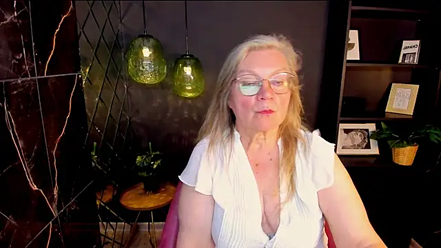 NataliMellow live cam on StripChat