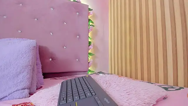 lovely__kiss__ webcam
