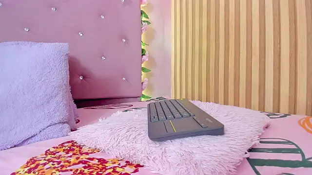 lovely__kiss__ webcam