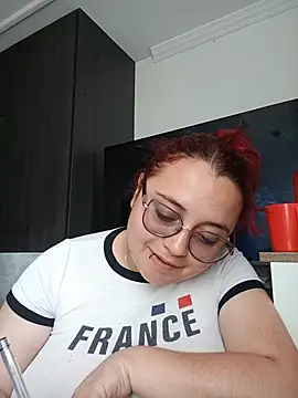 CURVY-HORNY webcam